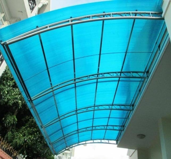 THI CÔNG MÁI NHỰA POLY XANH CHO HỒ BƠI, NHÀ XE, SÂN BÓNG