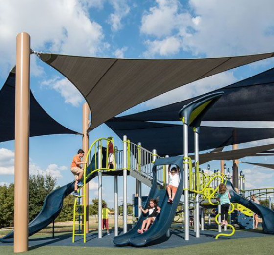 BẠT CHE NẮNG CHO KHU VUI CHƠI TRẺ EM: AN TOÀN VÀ MÀU SẮC