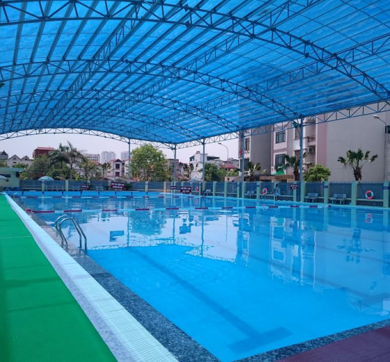 BÁO GIÁ LẮP ĐẶT TẤM NHỰA LÀM MÁI CHE HỒ BƠI, SÂN BÓNG