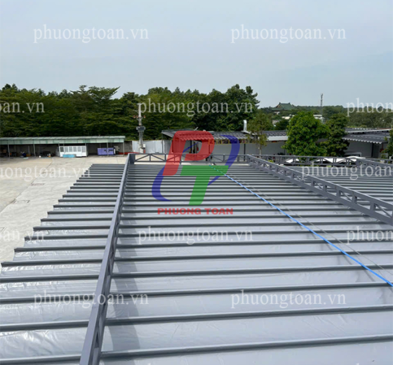 TOP NHỮNG MẪU MÁI XẾP LƯỢN SÓNG ĐẸP CHO SÂN THƯỢNG NHÀ PHỐ