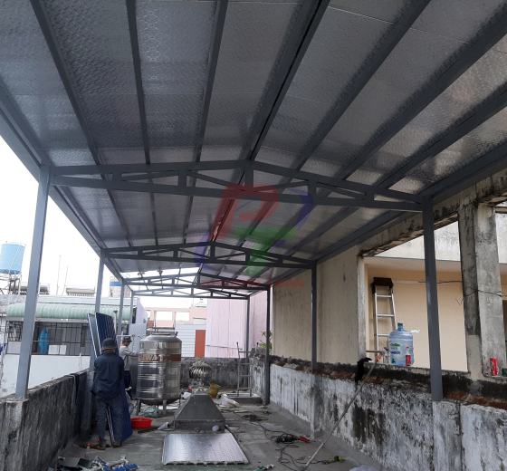 CHI PHÍ LẮP ĐẶT MÁI TÔN BAO NHIÊU TIỀN?