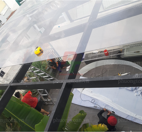 MÁI CHE MƯA NẮNG BẰNG KÍNH GIÁ TỐT 