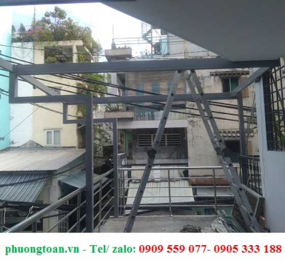 GIÁ LÀM MÁI CHE TÔN BAO NHIÊU TIỀN, NÊN CHỌN LÀM MÁI TÔN HAY MÁI NHỰA POLY