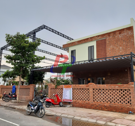 TỔ THI CÔNG MÁI LƯỢN SÓNG MÁI CHE NHÀ HÀNG QUÁN NHẬU CAFÉ VƯỜN CHUYÊN NGHIỆP