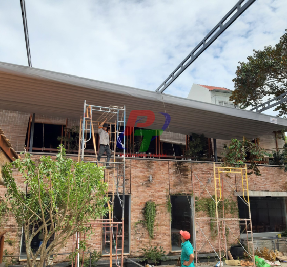 BẠT XẾP CHE QUÁN CAFÉ VƯỜN, SÂN THƯỢNG, BỂ BƠI GIÁ RẺ ĐỘI THI CÔNG CHUYÊN NGHIỆP