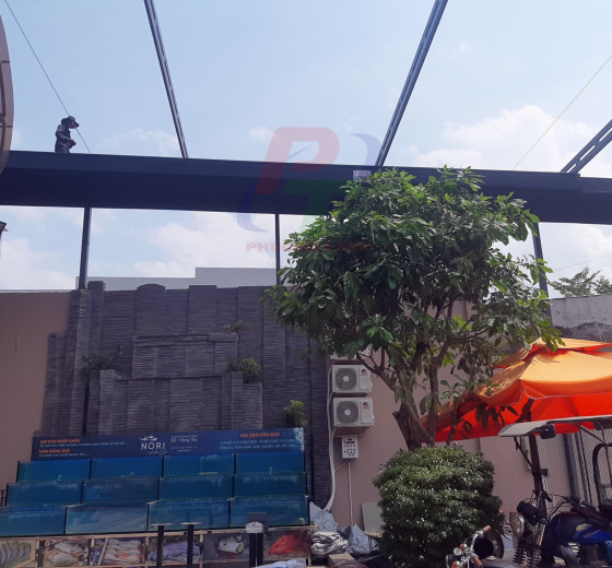 TPHCM BẠT LƯỢN SÓNG XẾP GỌN CHO MÁI HIÊN SÂN NHÀ