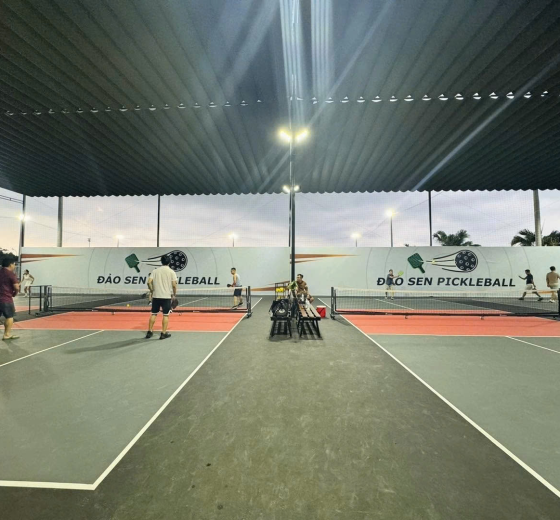 QUẬN 12 CẦN ĐỘI THI CÔNG MÁI CHE SÂN PICKLEBALL LIÊN HỆ TẠI ĐÂY