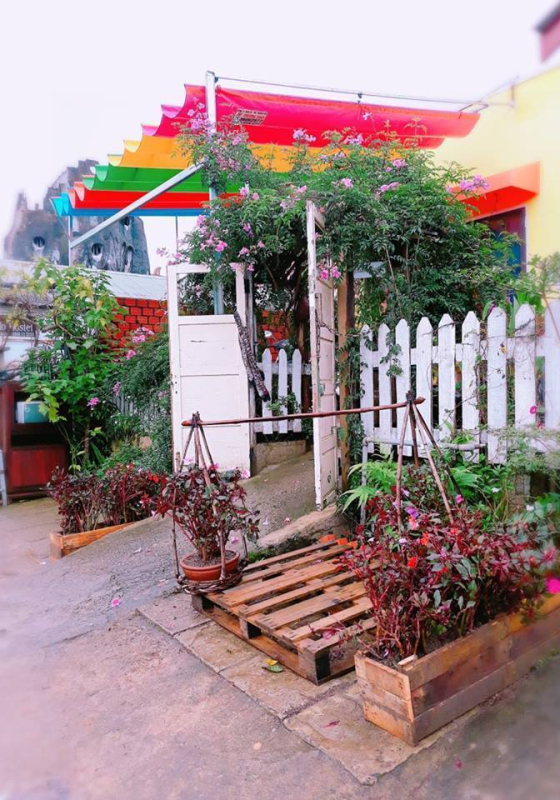 BẠT CHE SÂN TRƯỚC