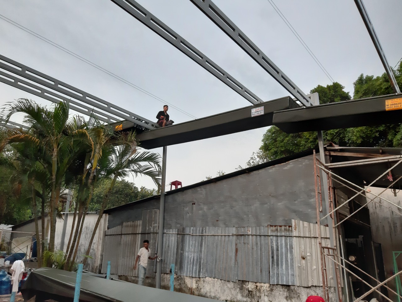 Thi công mái kéo xếp tại Bến Cát Bình Dương