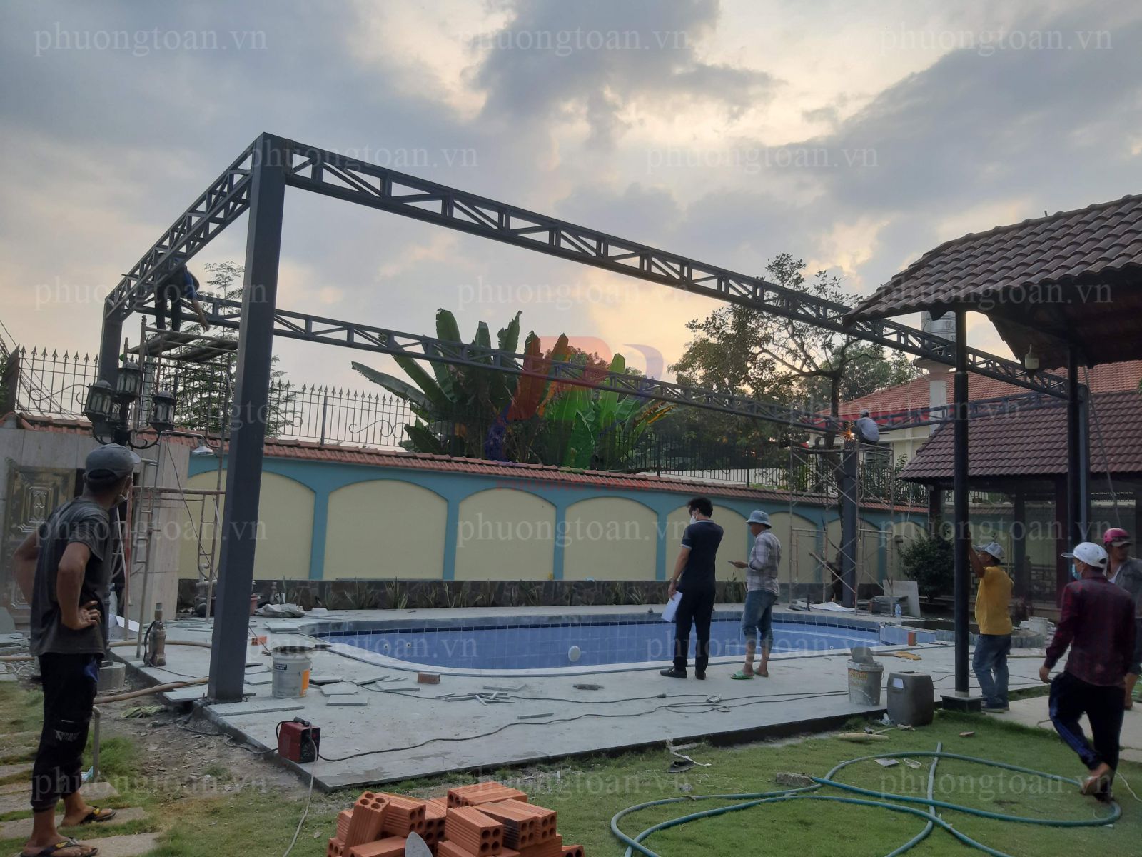 mái bạt xếp hồ bơi