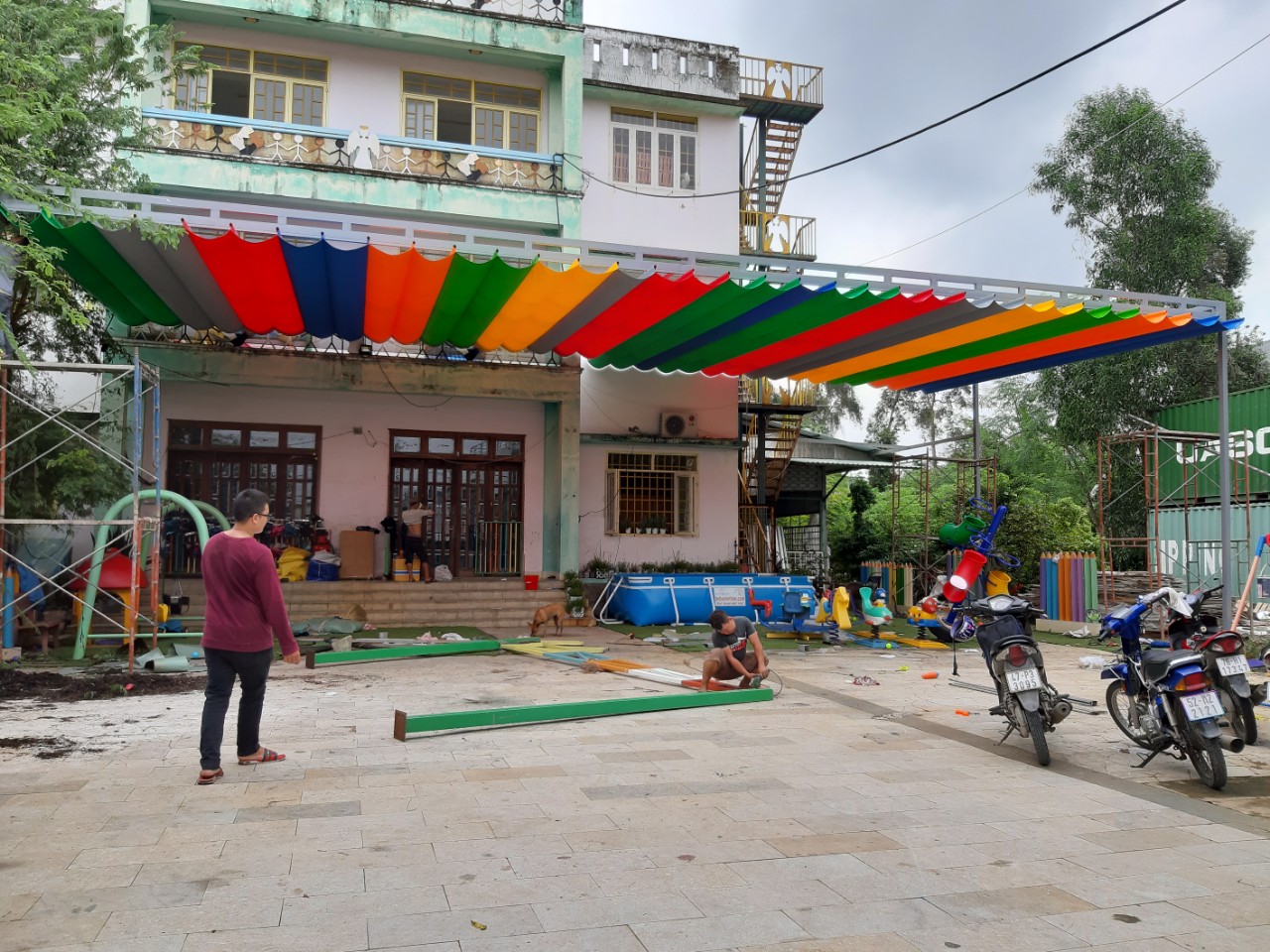 Làm bạt che lượn sóng