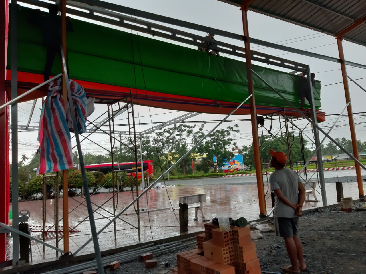 Lắp đặt mái xếp lượn sóng