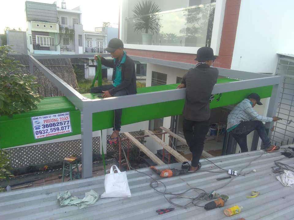 làm mái bạt che sân nhà