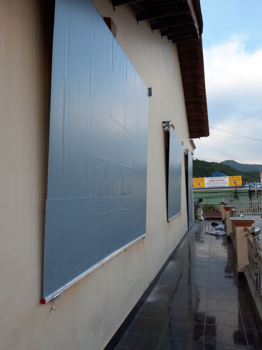 Mái bạt tự cuốn giá rẻ tphcm