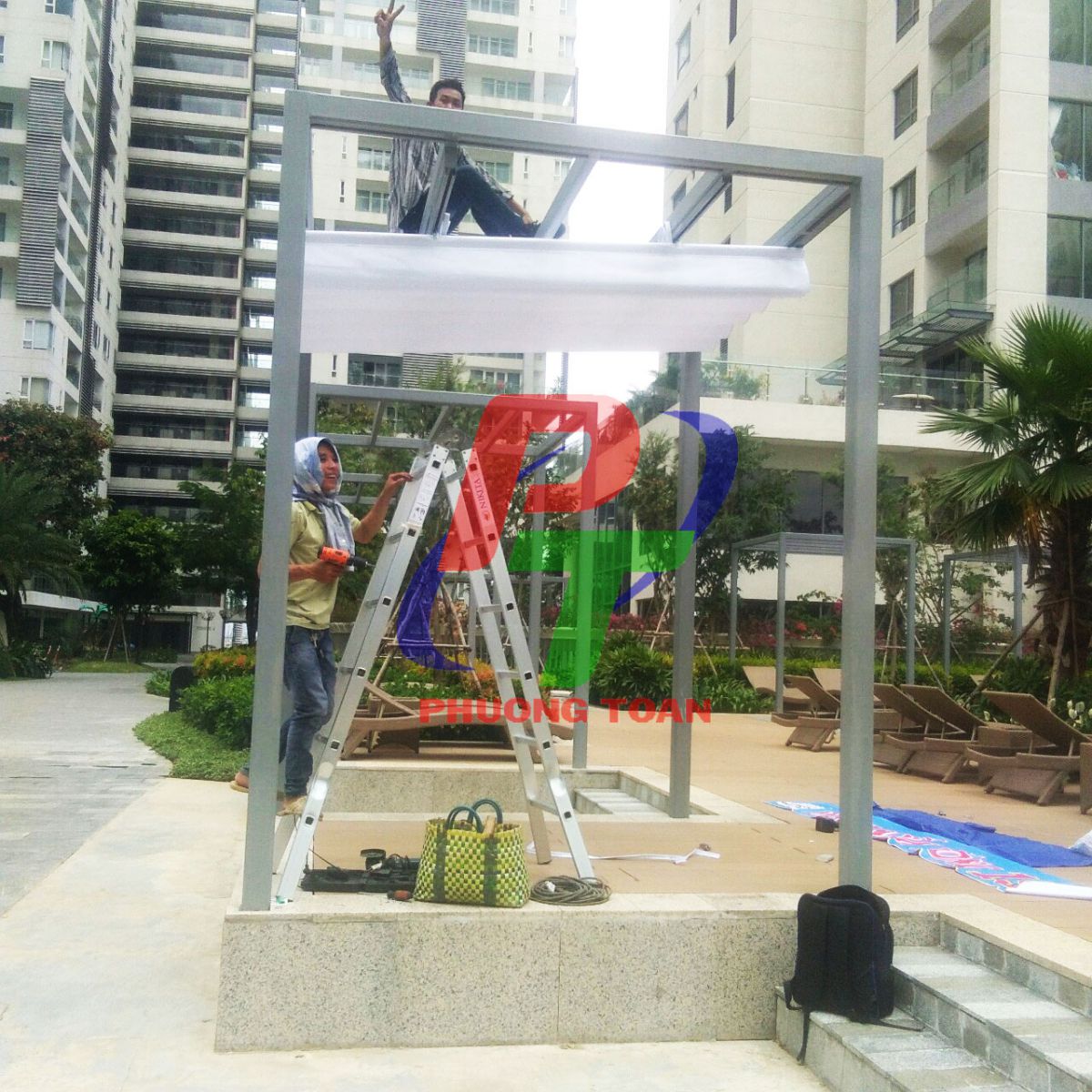 Mái che cao cấp cho hồ bơi
