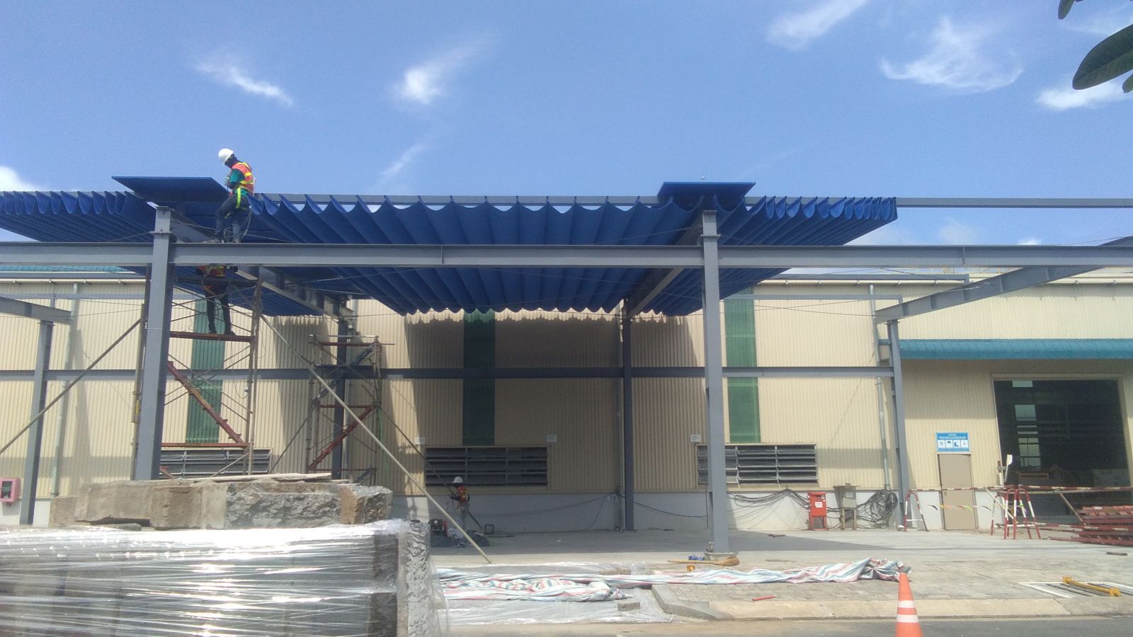 thi công mái che nhà xưởng
