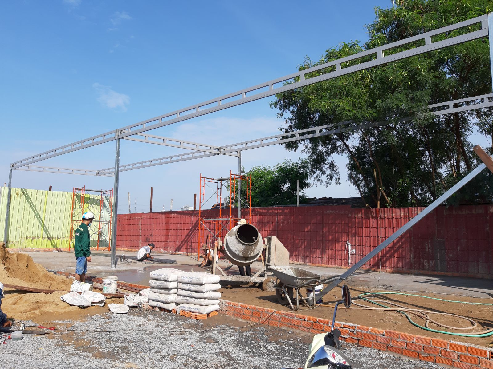 Thi công bạt xếp lượn sóng