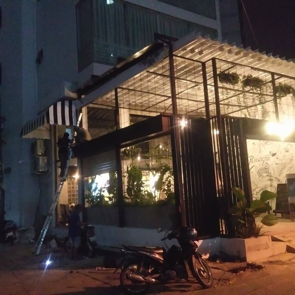 MÁI XẾP QUÁN CAFE 